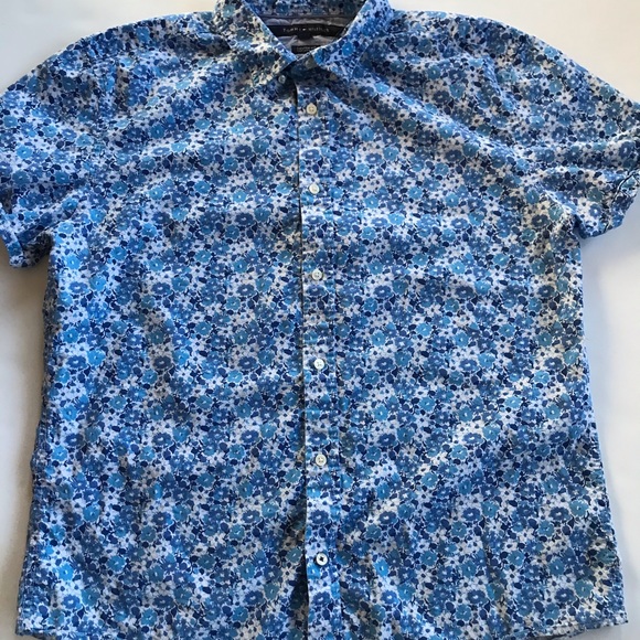 Tommy Hilfiger Men’s Blue Print Short Sleeve Custom Fit Button Down Shirt - Picture 2 of 7